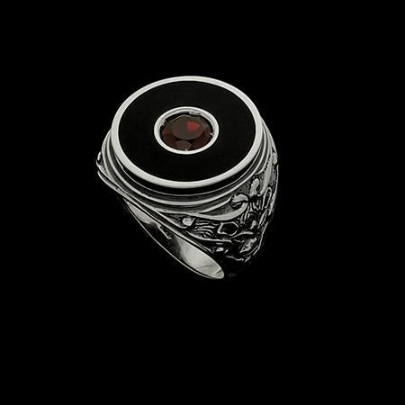 GARNET & VINYL