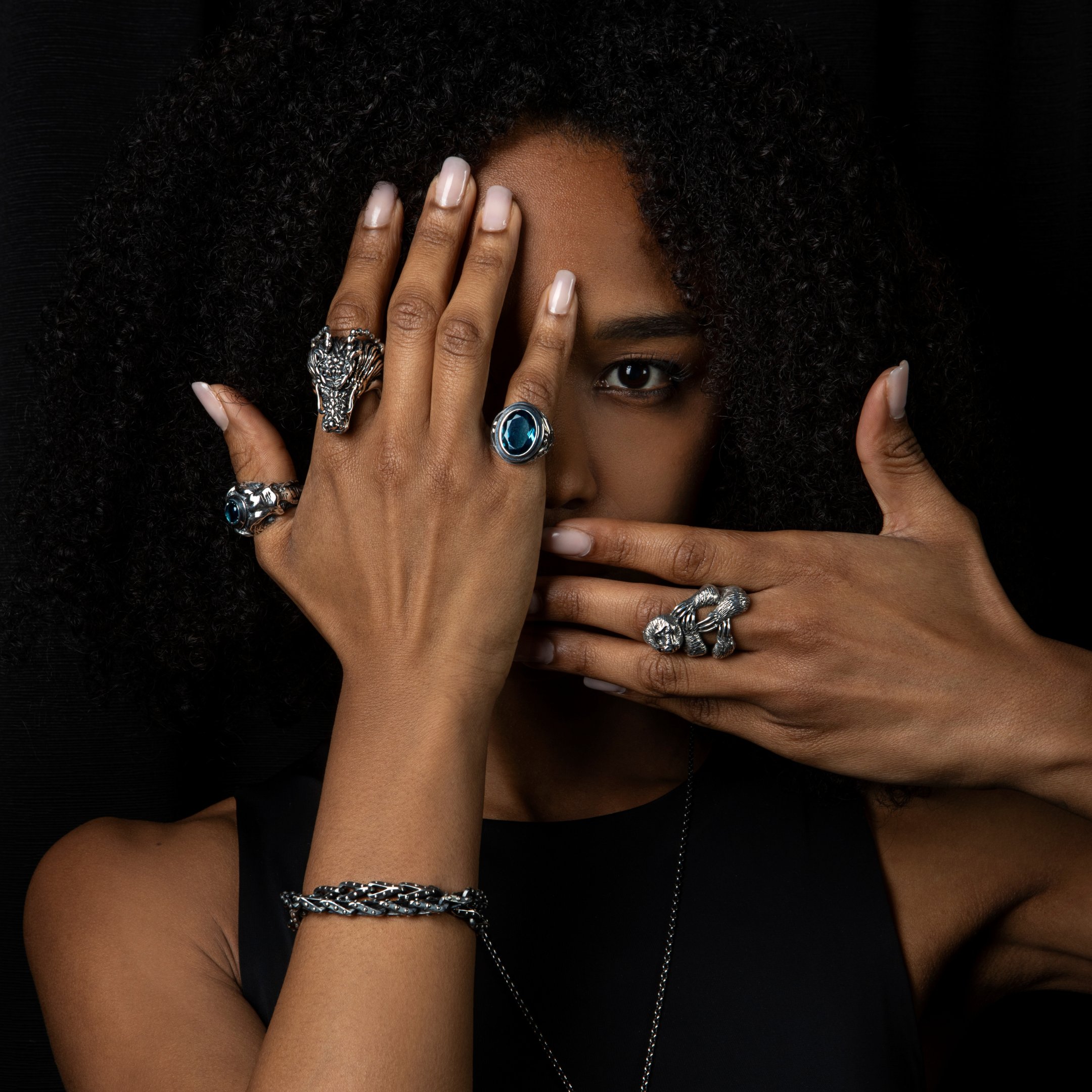 Gioielli unisex: perché oggi il design senza genere è una scelta culturale e contemporanea