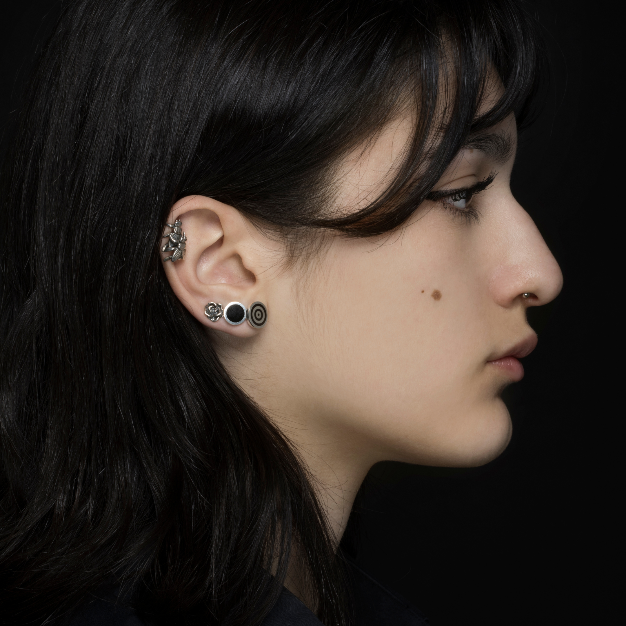 Perché l’argento resta il riferimento per gli orecchini unisex