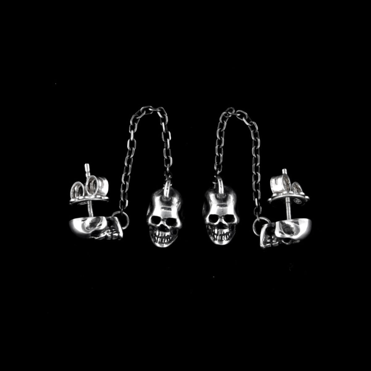 SKULLS AND CHAIN