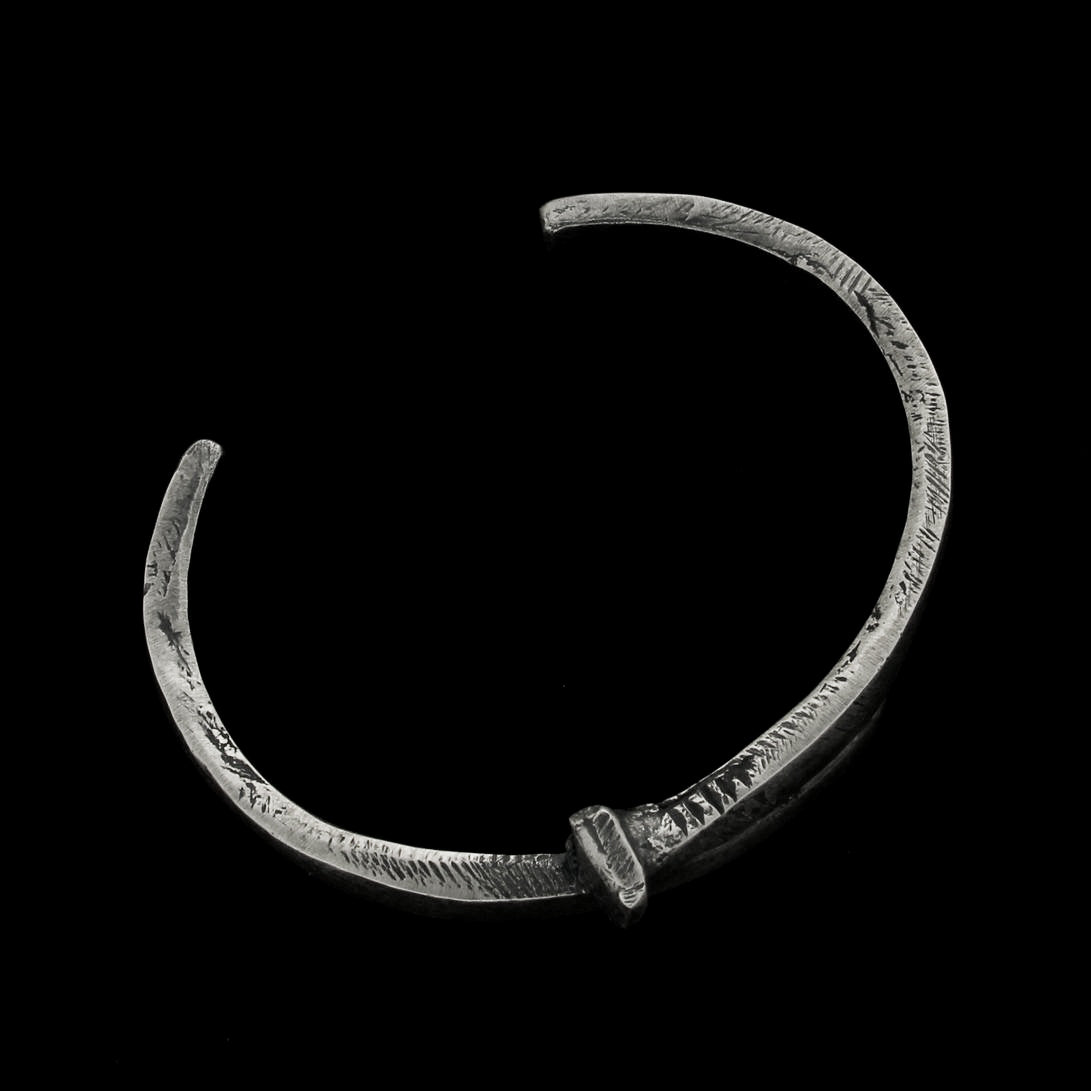 IL CHIODO GIRATO AL POLSO